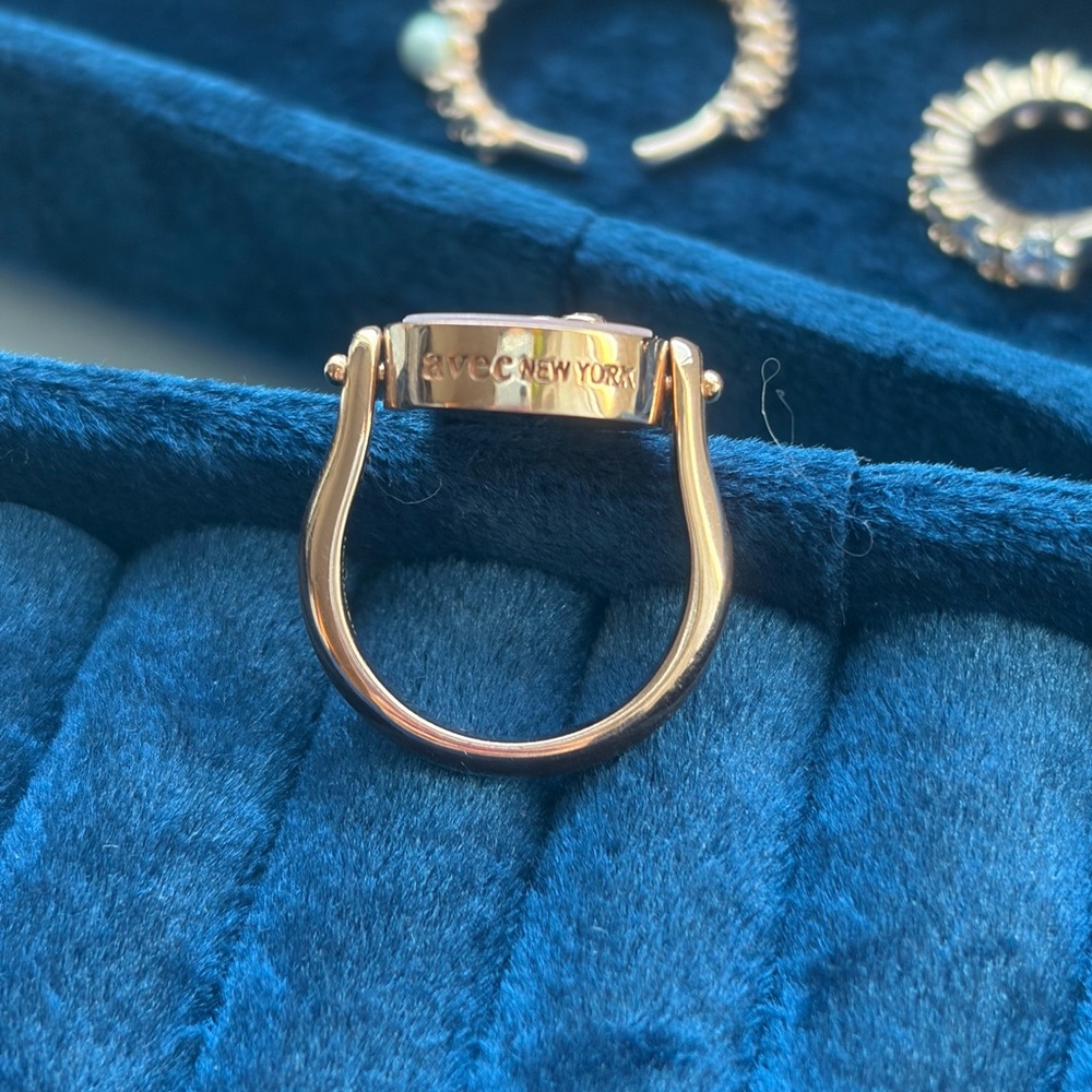 Moving Sale 🌟 Elegant Two Stone Pink Mother of Pearl Ring - Rose Gold - Picture 3 of 7